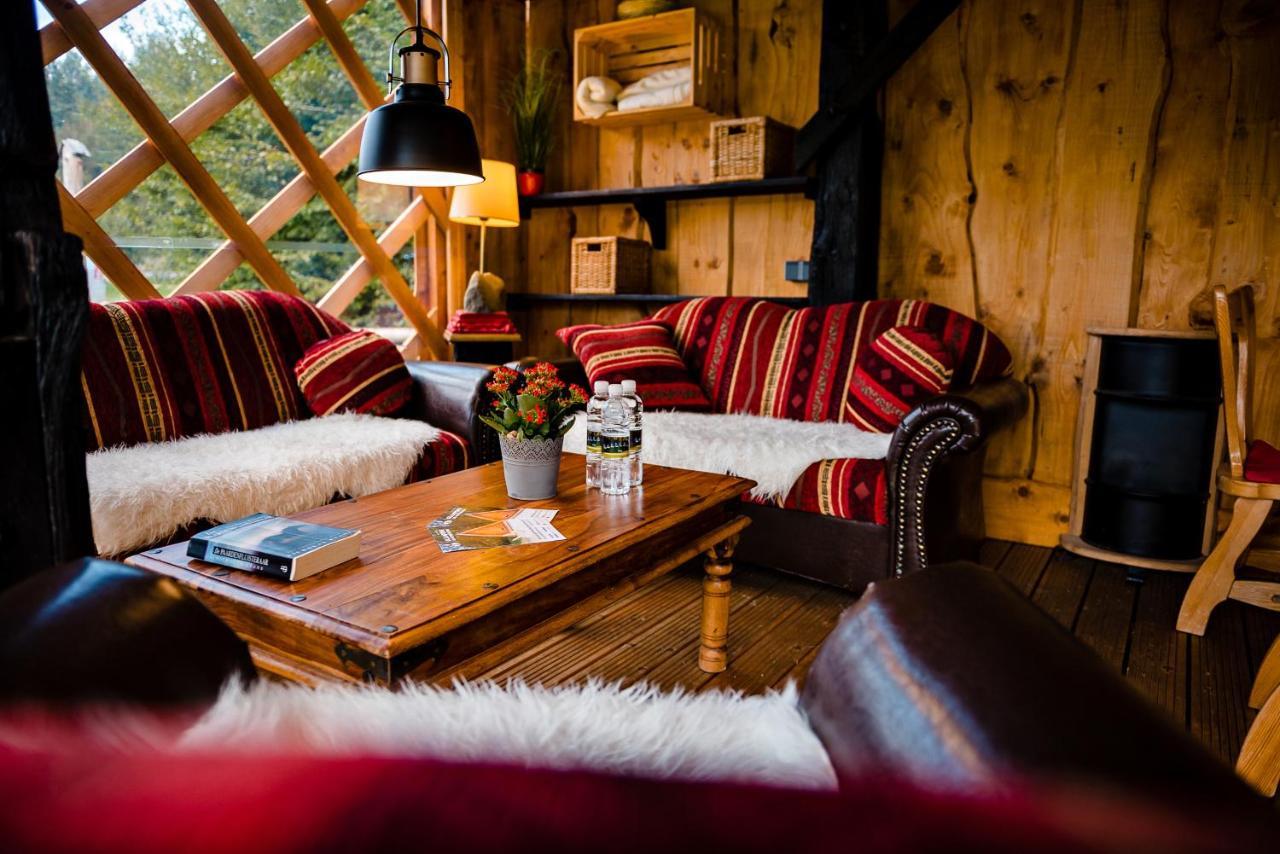 Glamping Forest Edge คัมนิค ภายนอก รูปภาพ