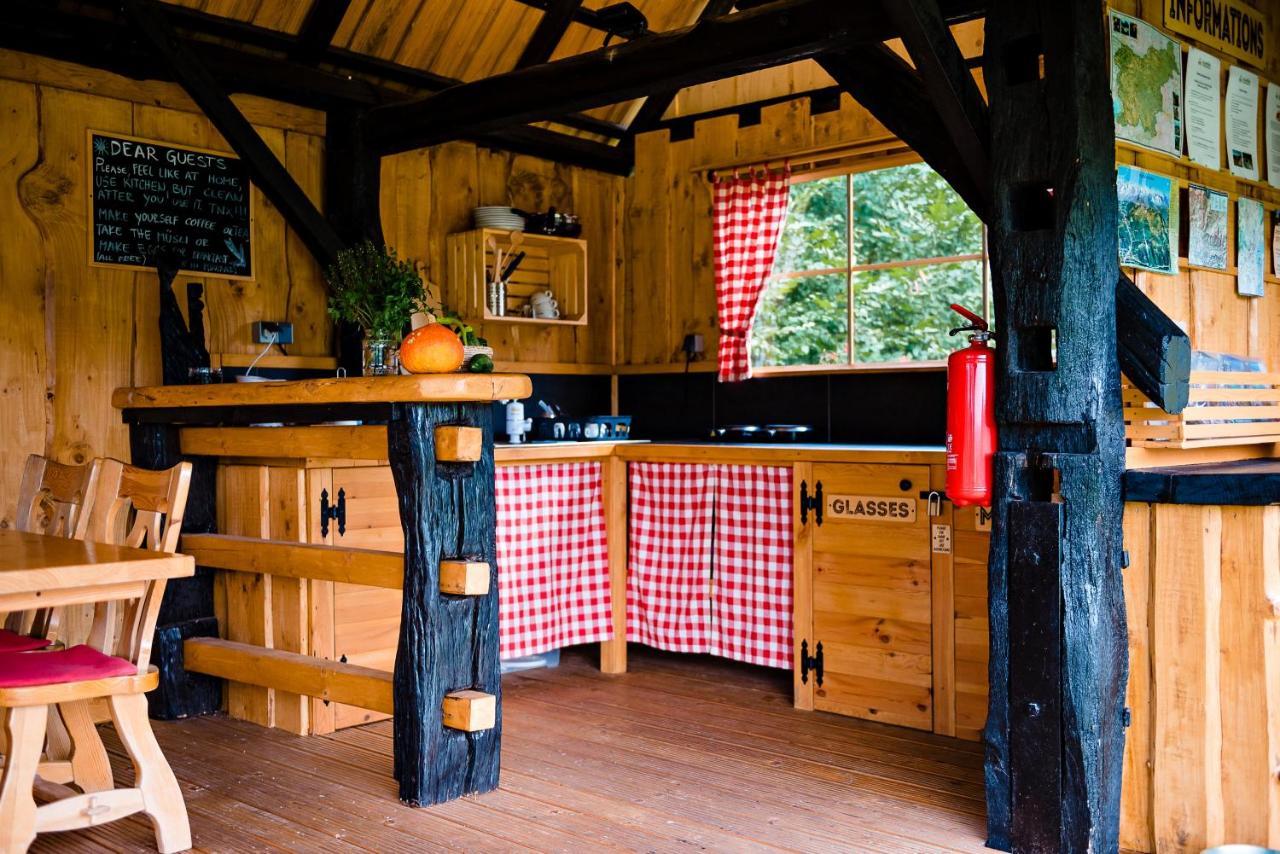 Glamping Forest Edge คัมนิค ภายนอก รูปภาพ