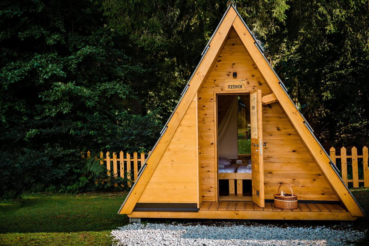 Glamping Forest Edge คัมนิค ภายนอก รูปภาพ
