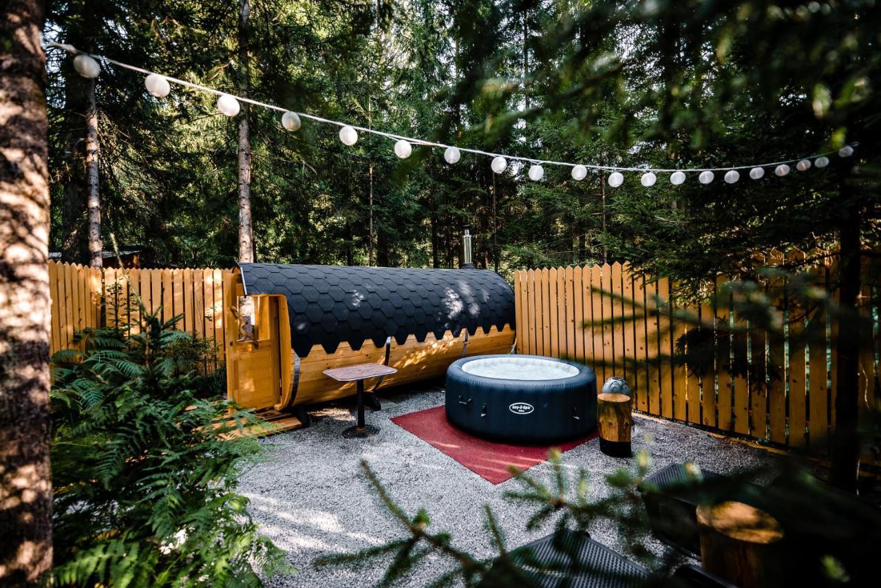 Glamping Forest Edge คัมนิค ภายนอก รูปภาพ