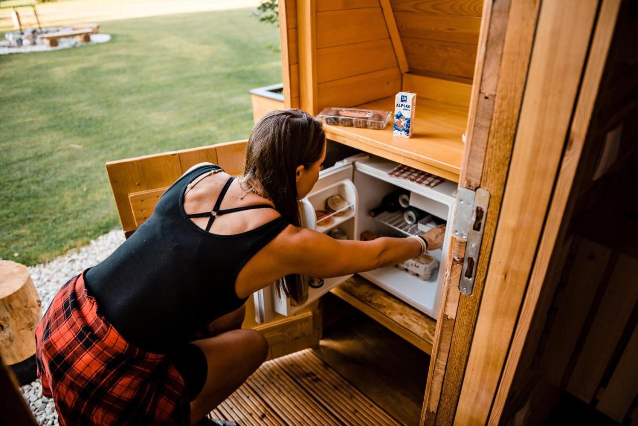 Glamping Forest Edge คัมนิค ภายนอก รูปภาพ