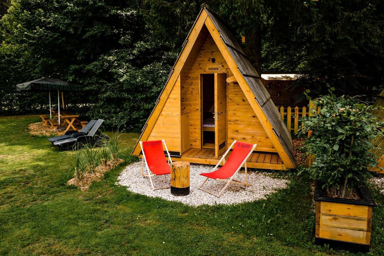 Glamping Forest Edge คัมนิค ภายนอก รูปภาพ