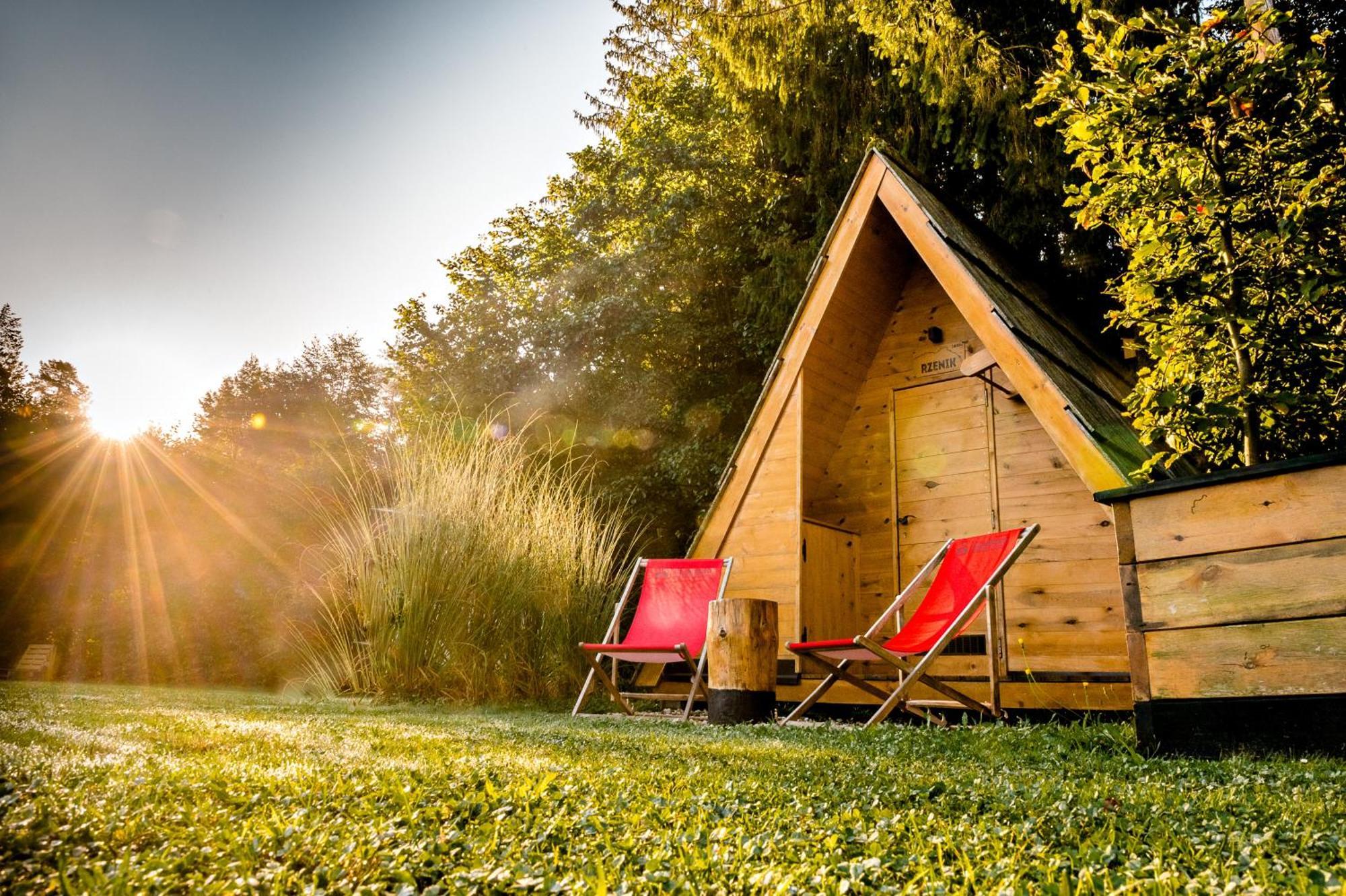 Glamping Forest Edge คัมนิค ภายนอก รูปภาพ